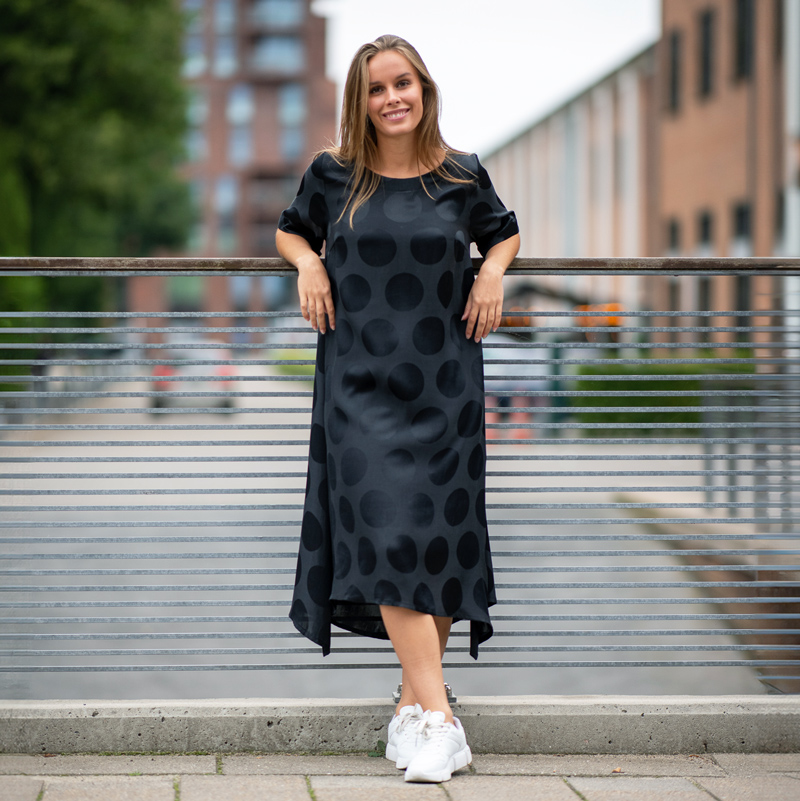 14673 99 Black